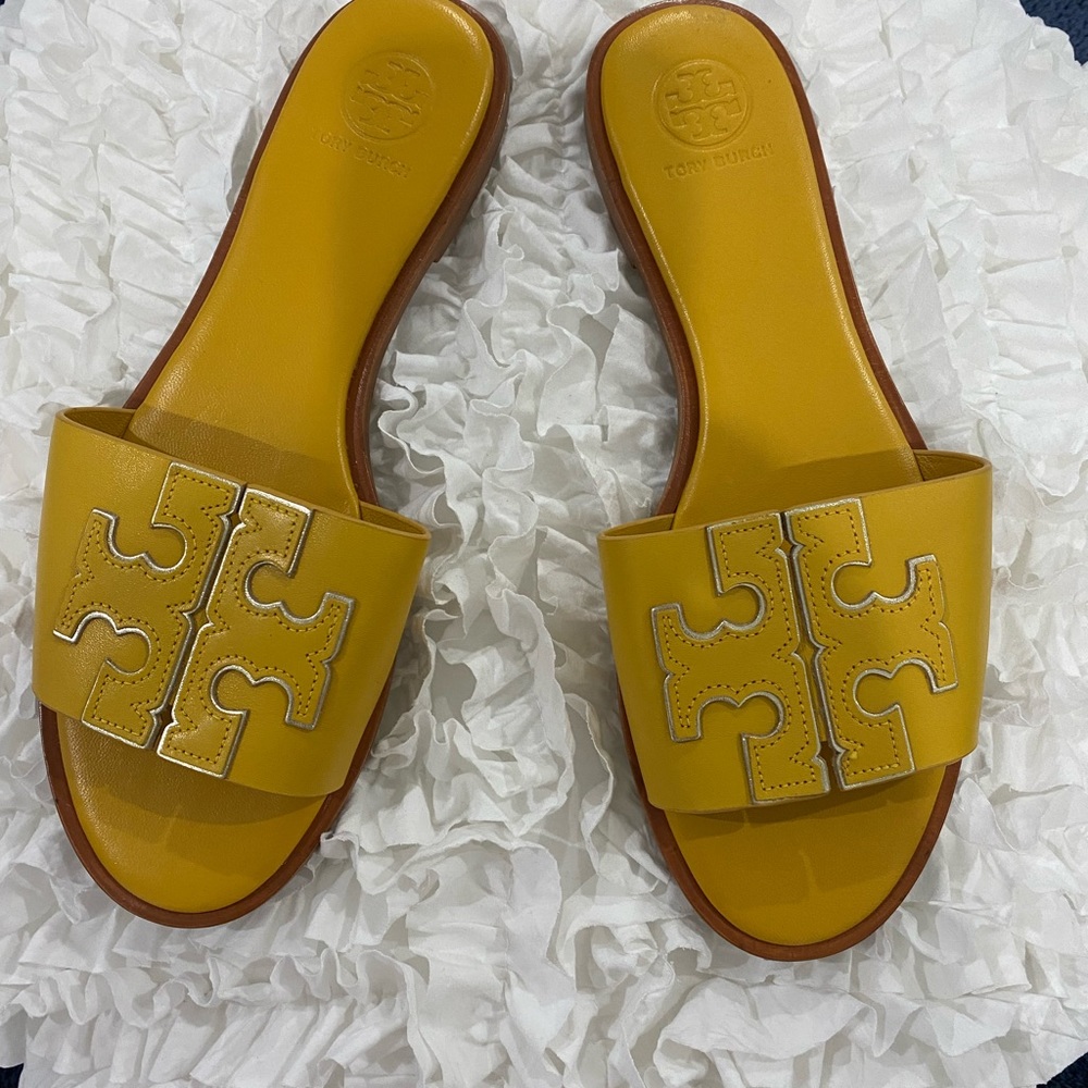 ⬇️PRICE DROP ⬇️ •Tory Burch - Yellow Flat Ines Sandals - 7.5 M - Picture 2 of 7
